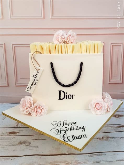 christian dior cake design|MAKING A CHRISTIAN DIOR HANDBAG CAKE DESIGN.